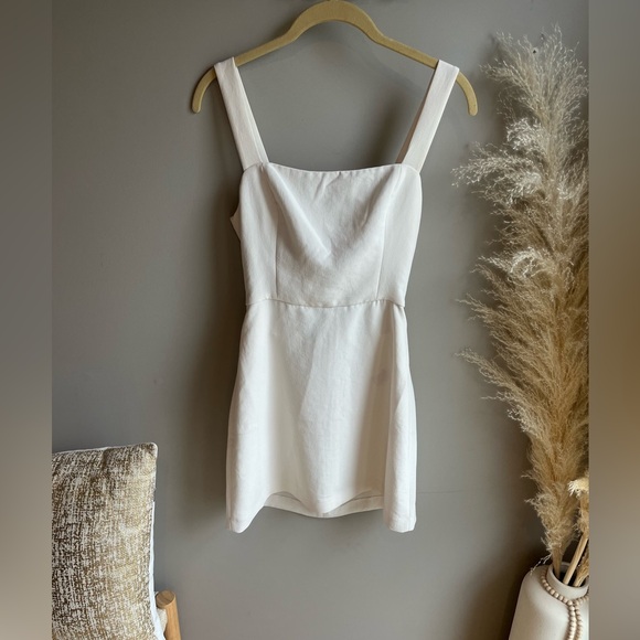 Aritzia Wilfred Aperature Tie-Back dress Color Light birch Size 0 - Picture 6 of 7